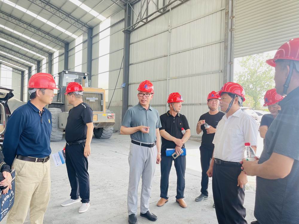 信陽市公路事業(yè)發(fā)展中心、信陽市公路局、107國道建設工程指揮部、中國中冶信陽項目部等單位蒞臨河南永和建設集團檢查指導工作