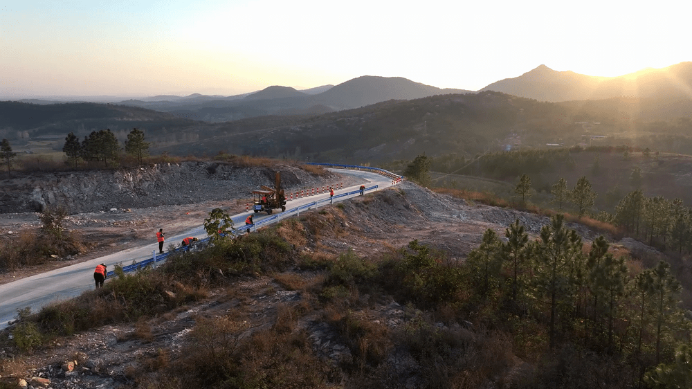 公路更安全、道路更暢安 ——振和交安農(nóng)村公路安防工程施工