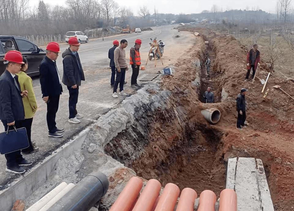 公司董事長孔德穩(wěn)深入一線視察指導工作